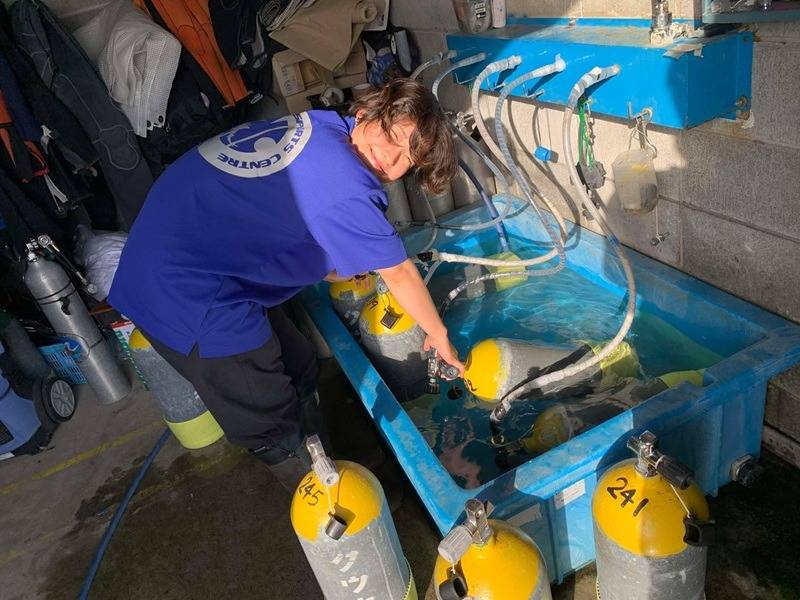 海は荒れ模様…今日はシリンダーチャージで週末準備！